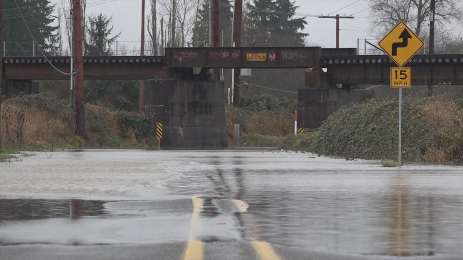 VIDEO: Storms brewing on opposite coasts this holiday weekend