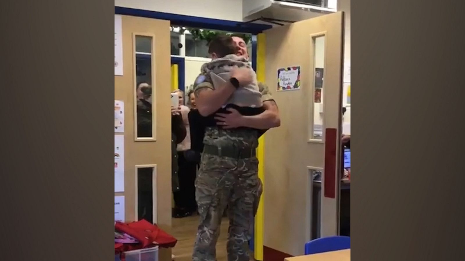 VIDEO: British soldier surprises his son for the holidays