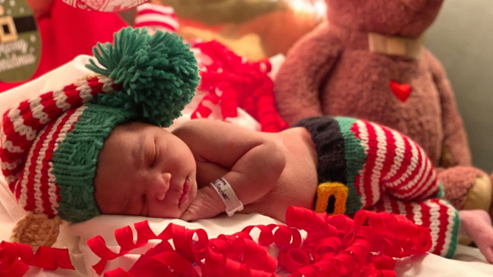 VIDEO: NICU nurses dress up babies for Christmas in this adorable photo shoot