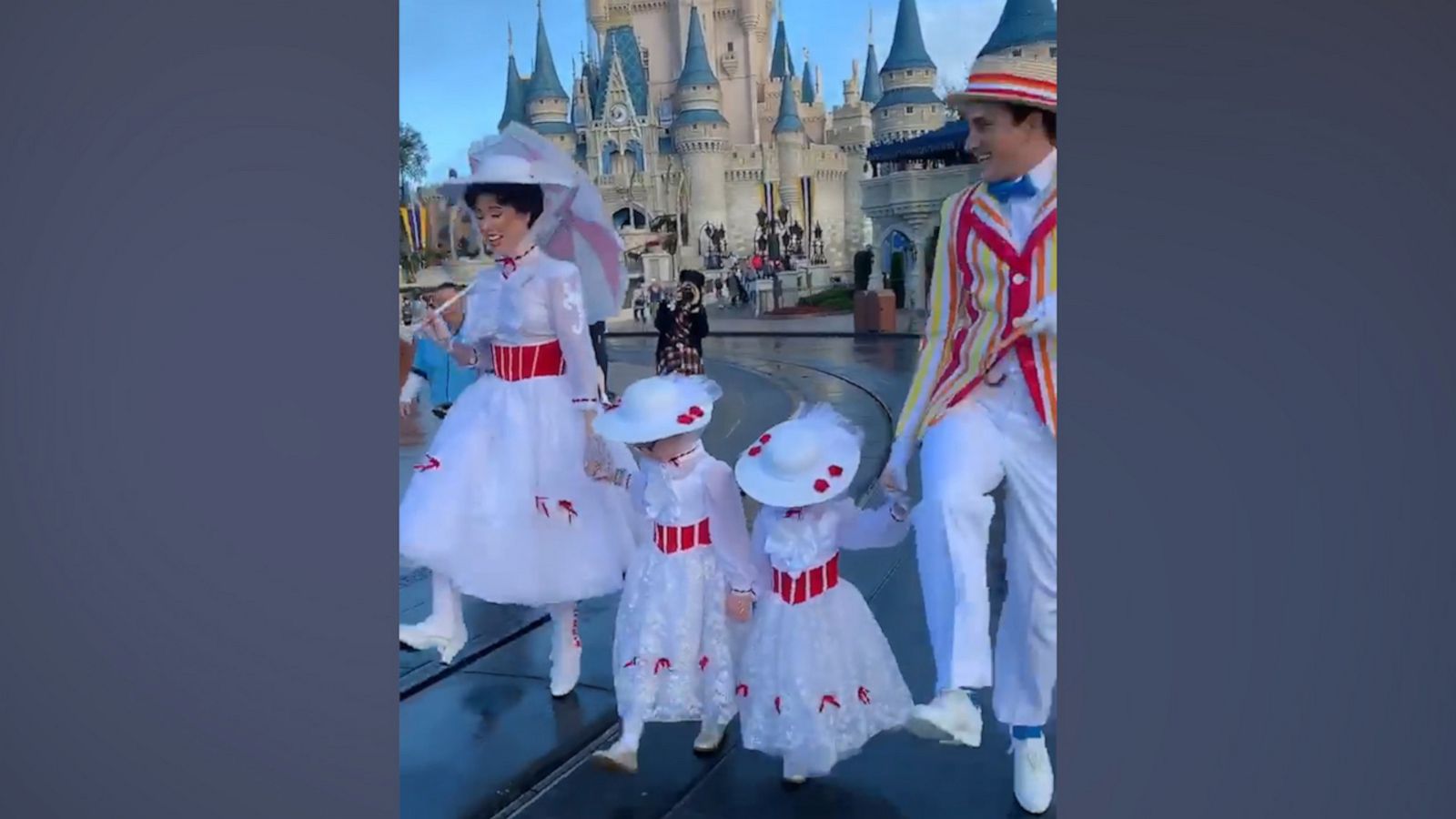 VIDEO: Sisters dressed as Mary Poppins meet Mary Poppins in Disney World