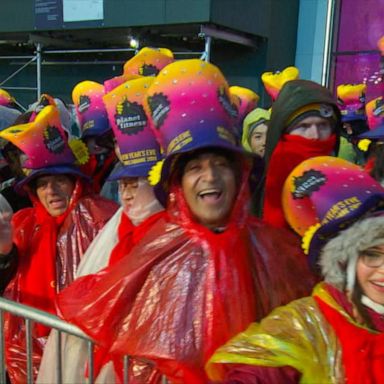 VIDEO: NYPD secures Times Square for New Year's Eve crowds