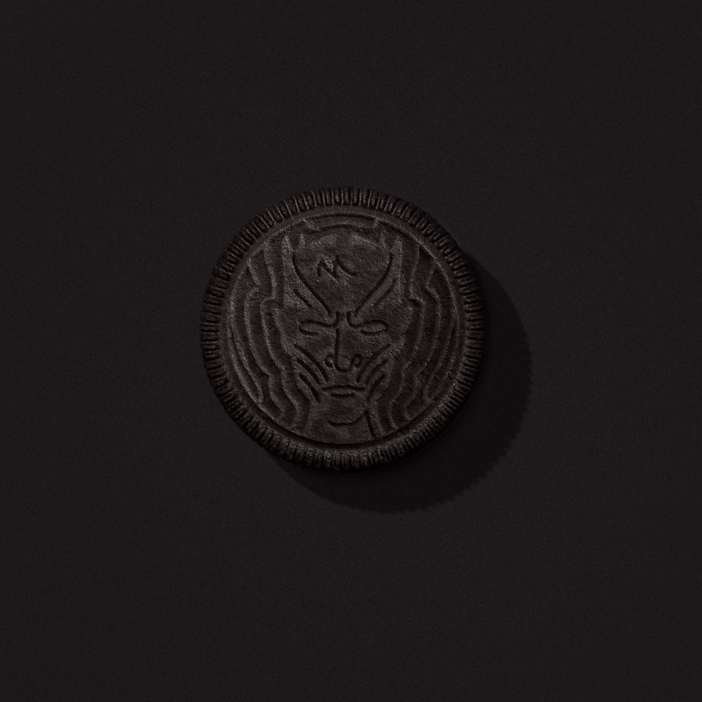 The White Walker embossed Oreo cookie for the limited-edition "Game of Thrones" pack.