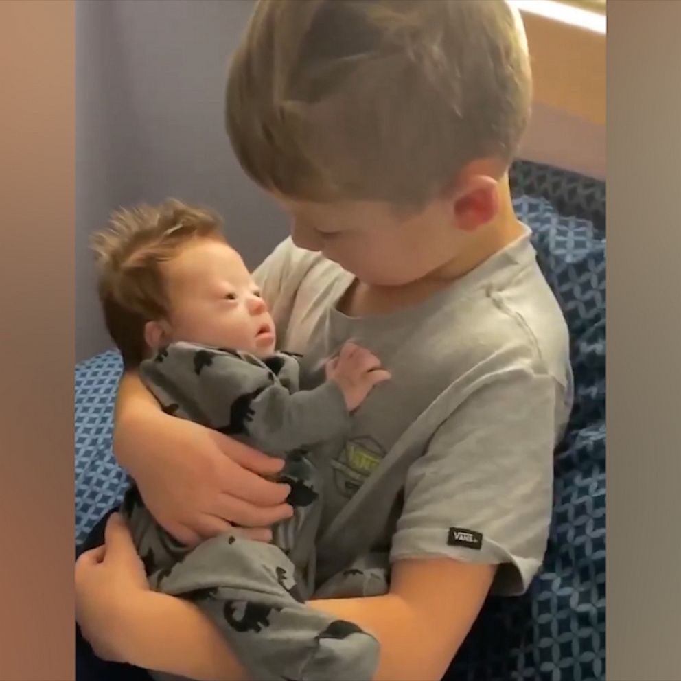 VIDEO: Boy sings ‘10,000 hours’ to his infant brother and the song couldn’t be sweeter 