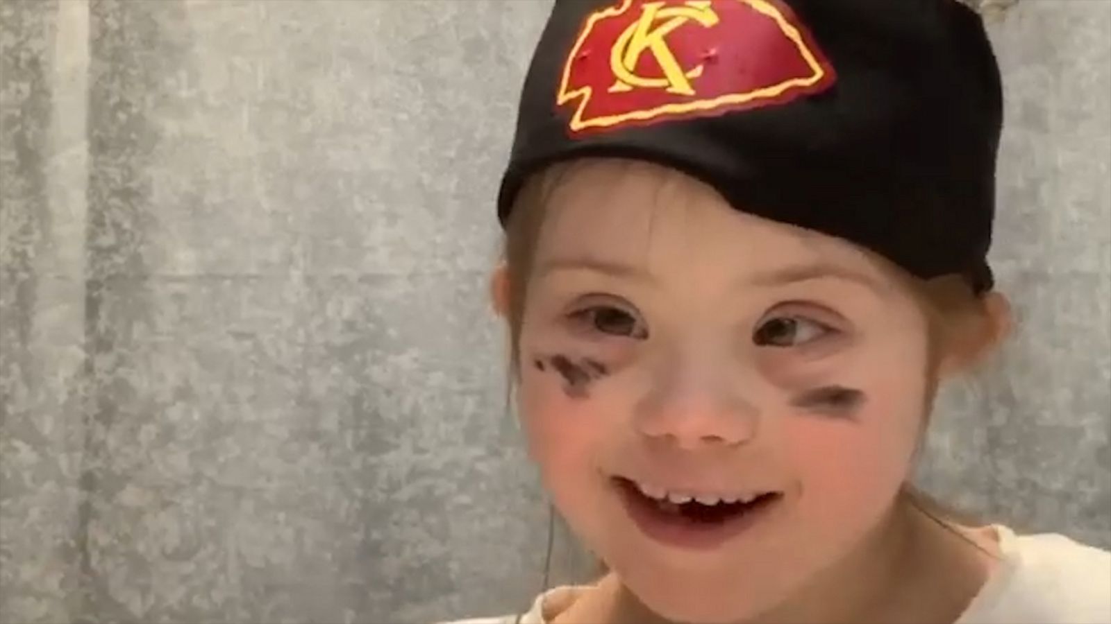 VIDEO: Little girl makeup wonder is back with a super bowl twist