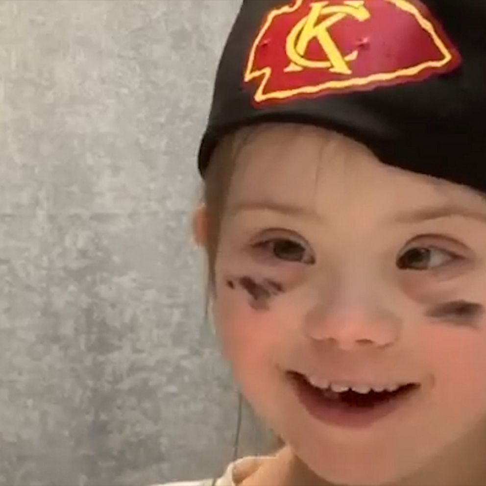 VIDEO: Little girl makeup wonder is back with a super bowl twist