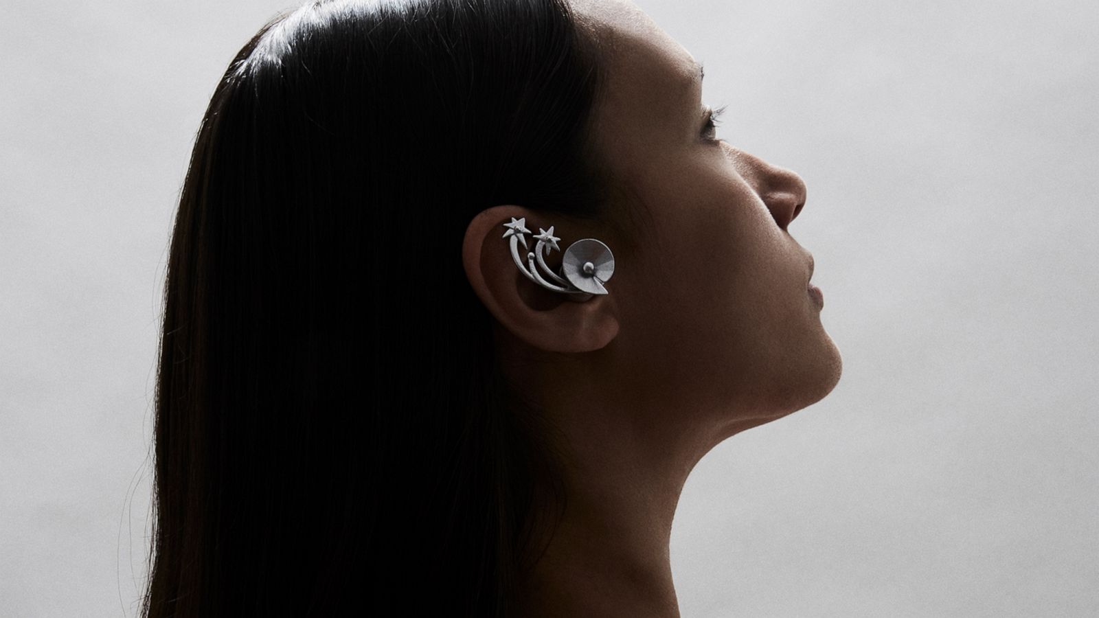 VIDEO: These headphones look like jewelry and are made of recycled materials