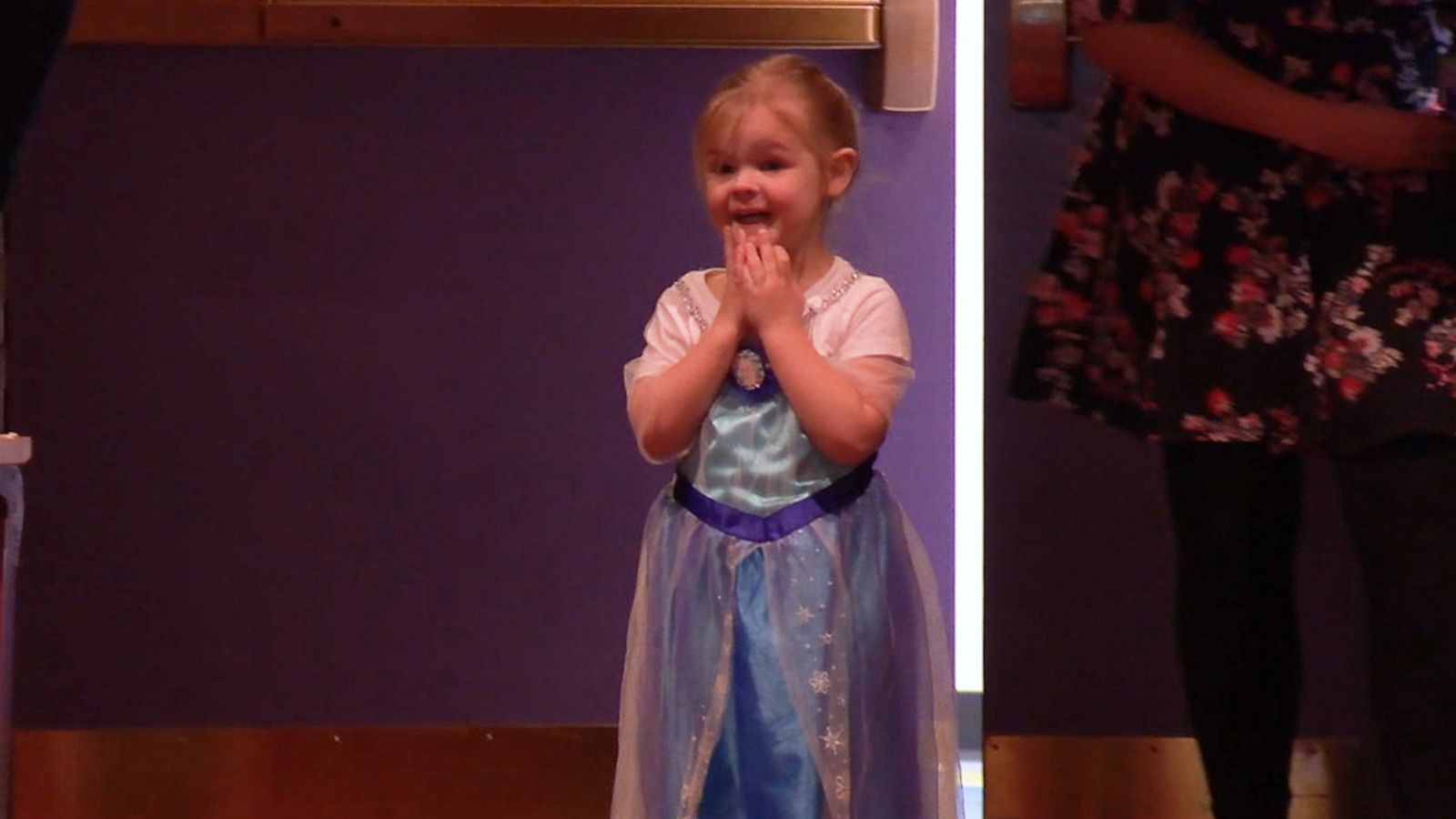 VIDEO: Middle school students create magical ‘Frozen’ flash mob for three-year-old fan