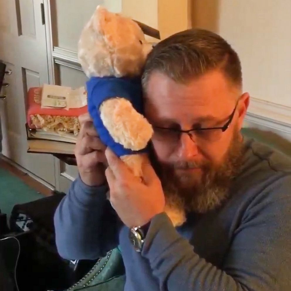 VIDEO: Dad hears son's heartbeat in Build-A-Bear from organ recipient 