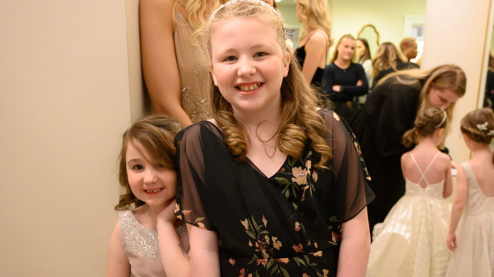 PHOTO: Quinn and Reilly smile at Kleinfeld's "Runway to Wishes" show.