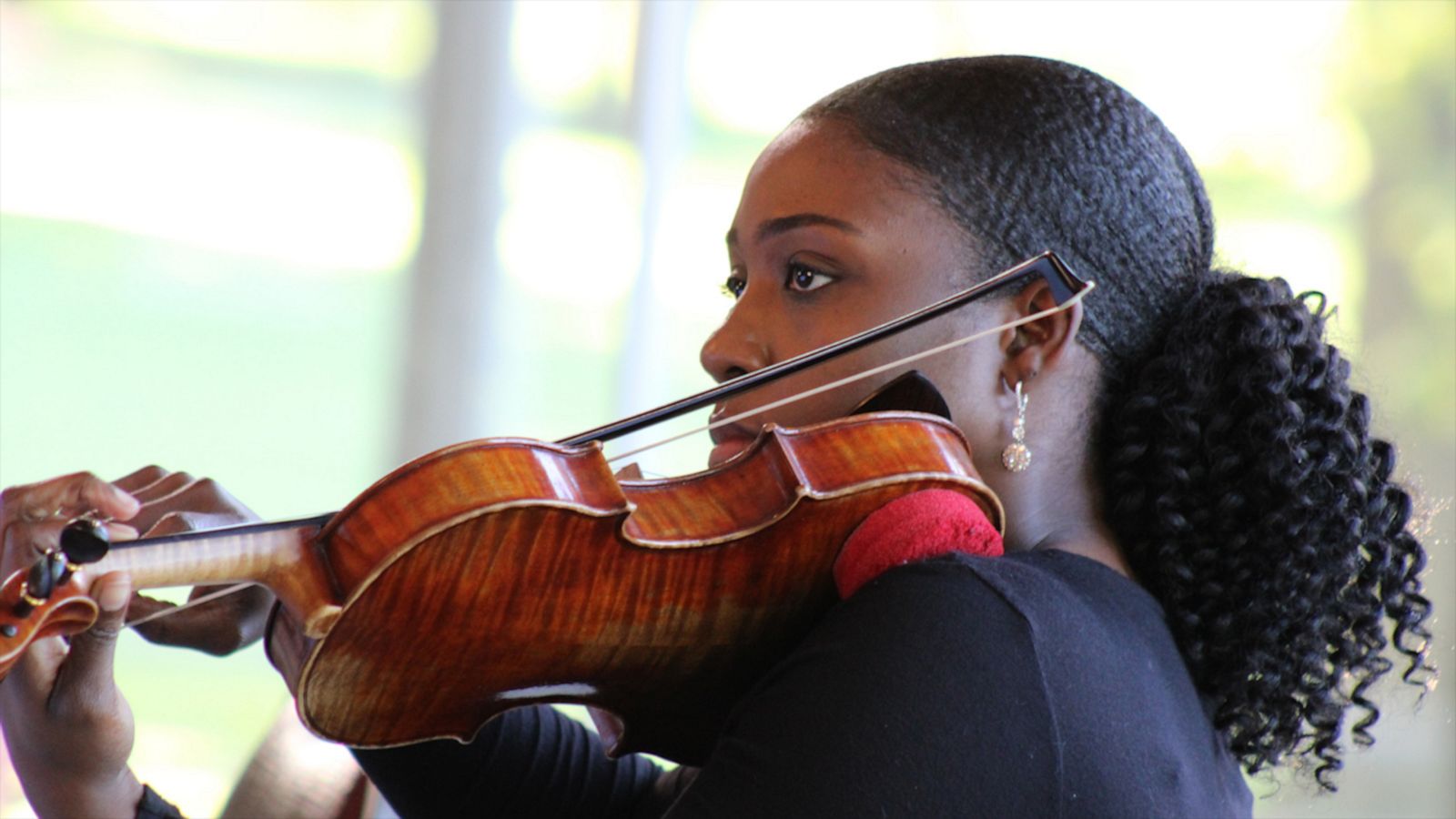 VIDEO: Conductor brings classical music to Chicago's South Side with youth orchestra