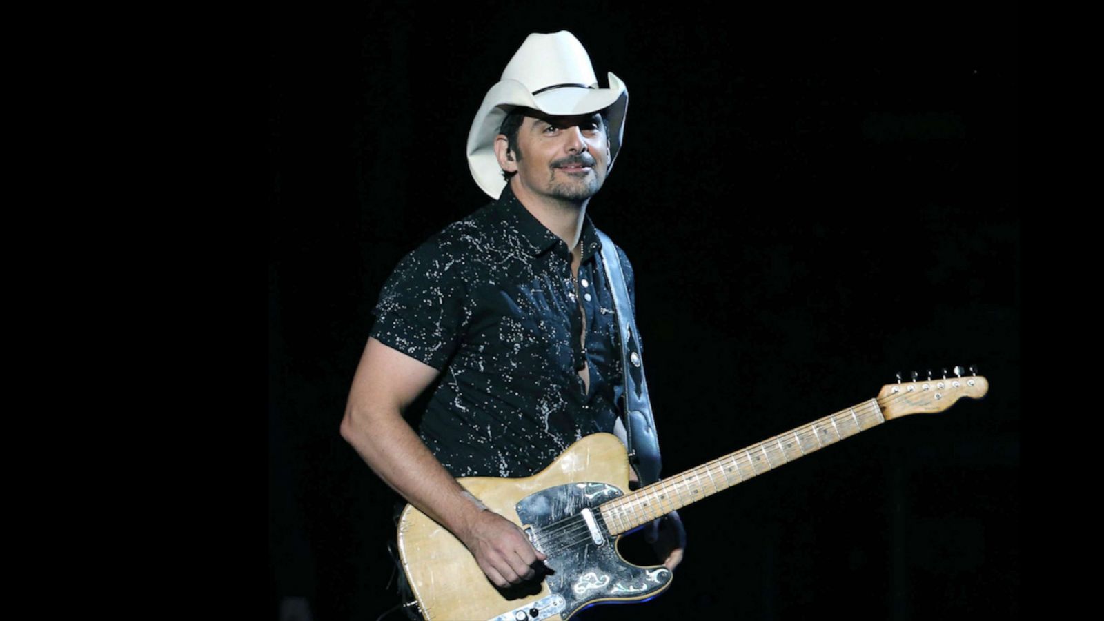 VIDEO: Brad Paisley's free grocery store is delivering food to elderly amid coronavirus