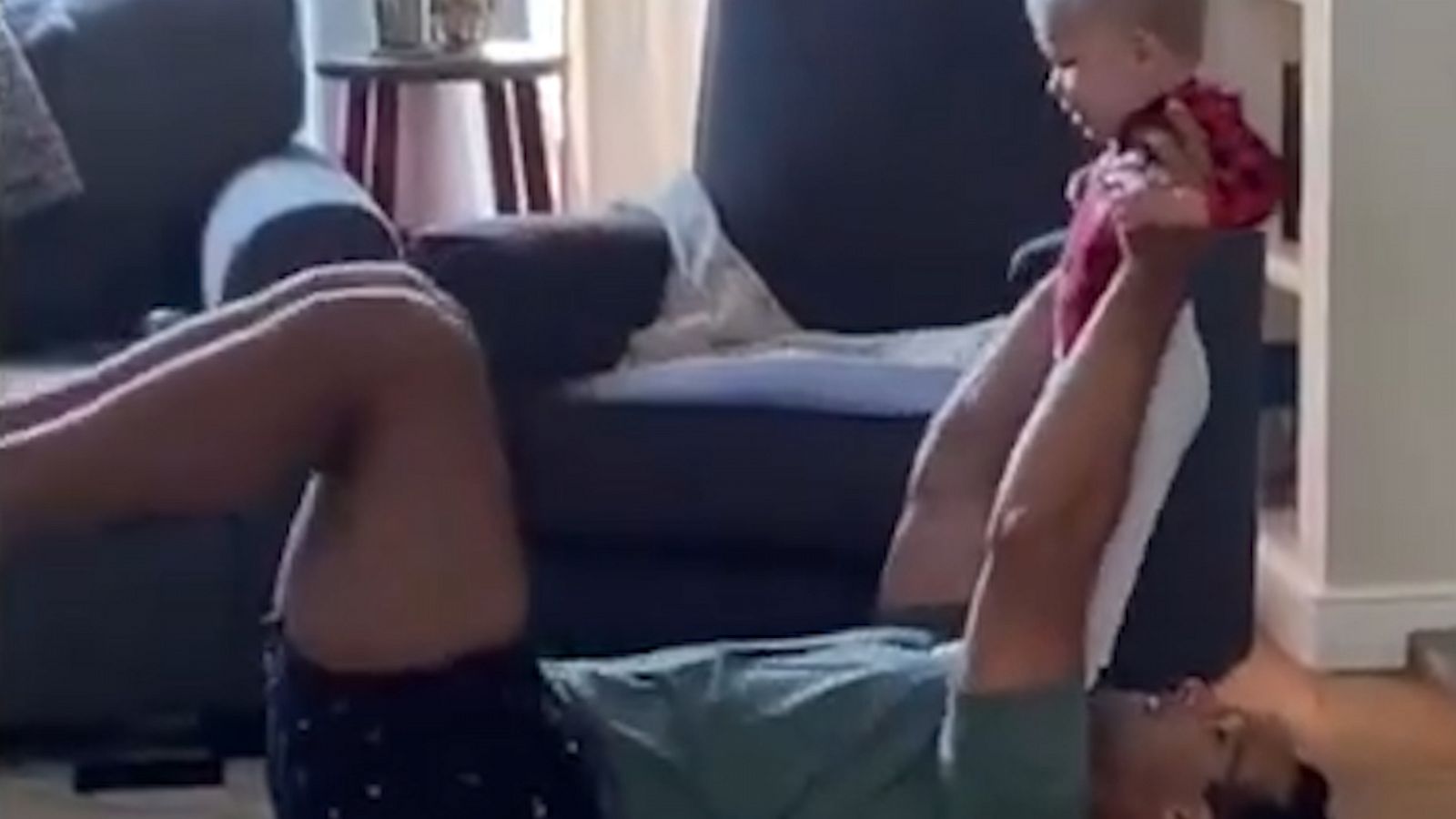 VIDEO: Dad teams up with baby to work out during coronavirus shutdown