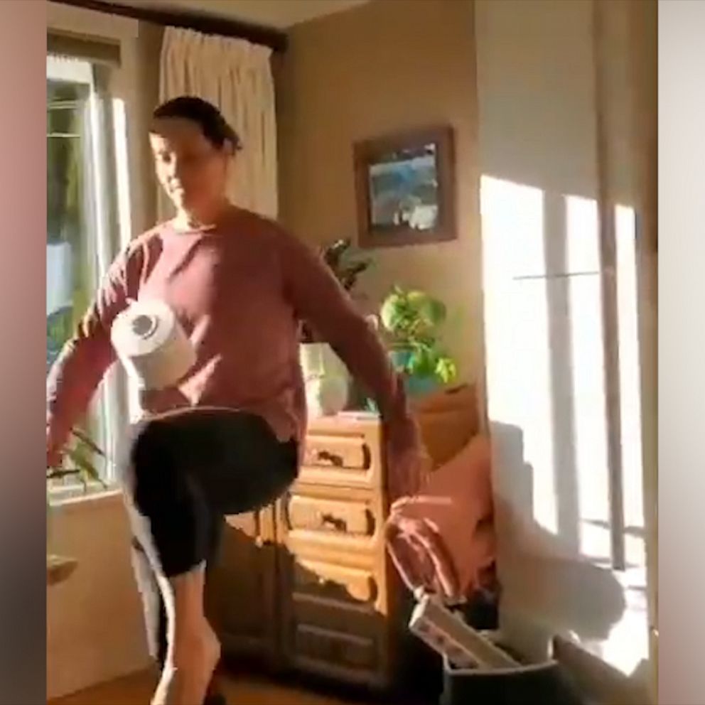 VIDEO: Soccer players use toilet paper to do the #stayathomechallenge 