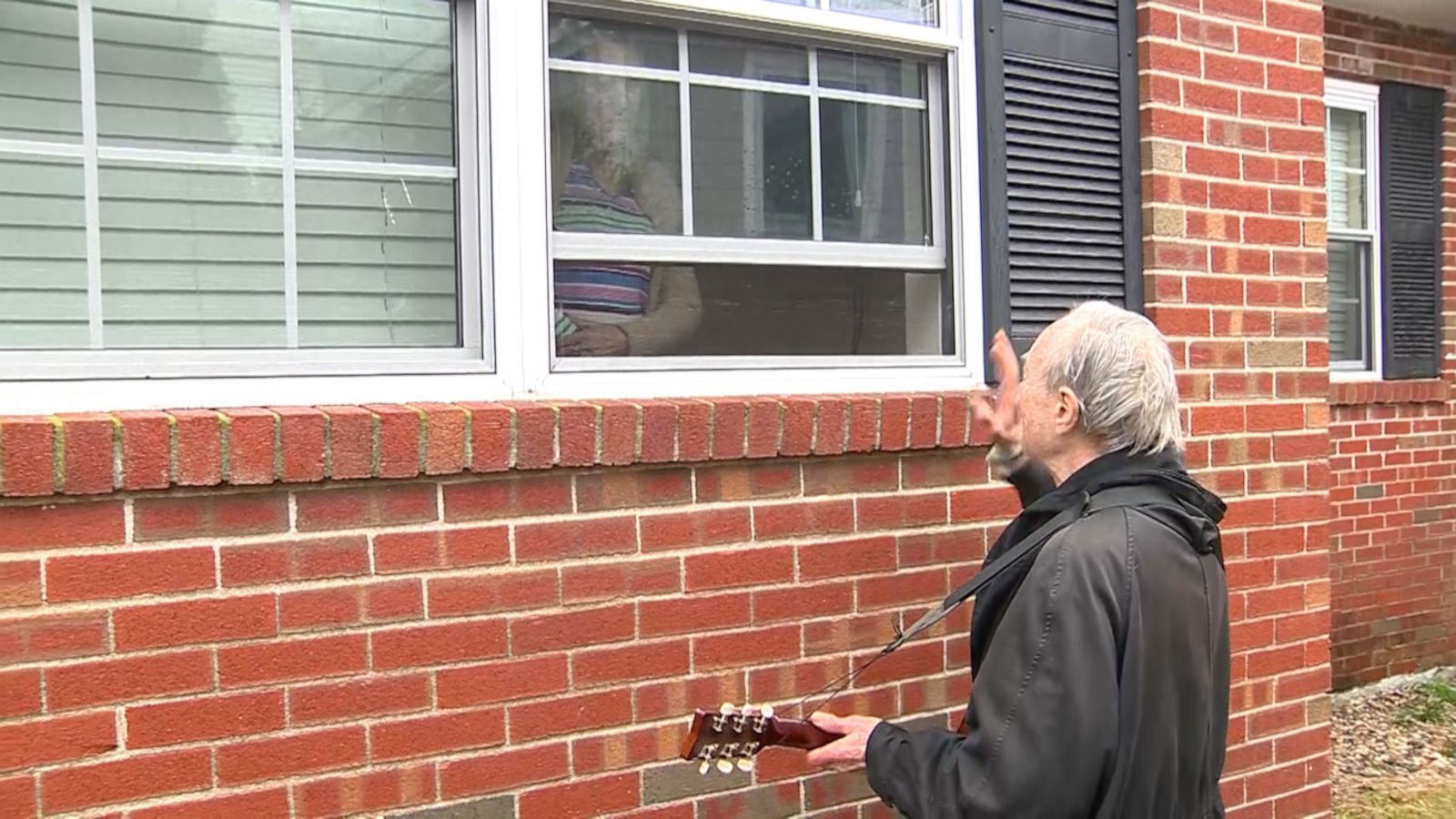 VIDEO: Man sings outside nursing home window to longtime girlfriend