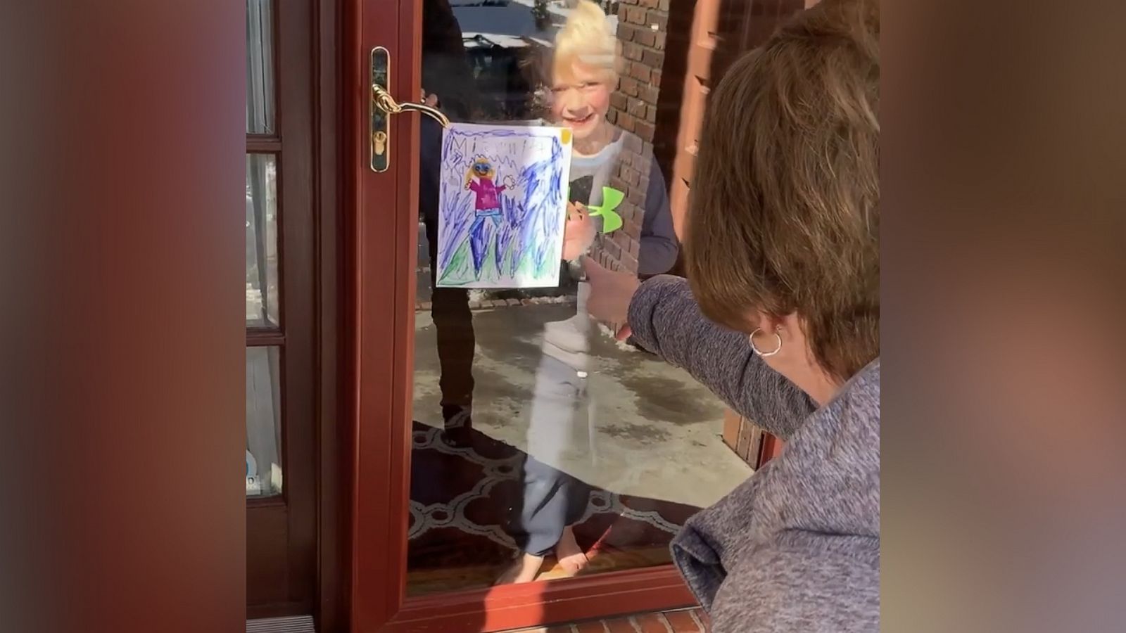 VIDEO: This kindergarten teacher drops off supplies and a little bit of love as well