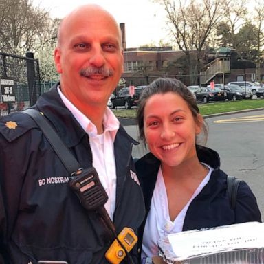 VIDEO: FDNY applauds nurses and staff at New York hospital 