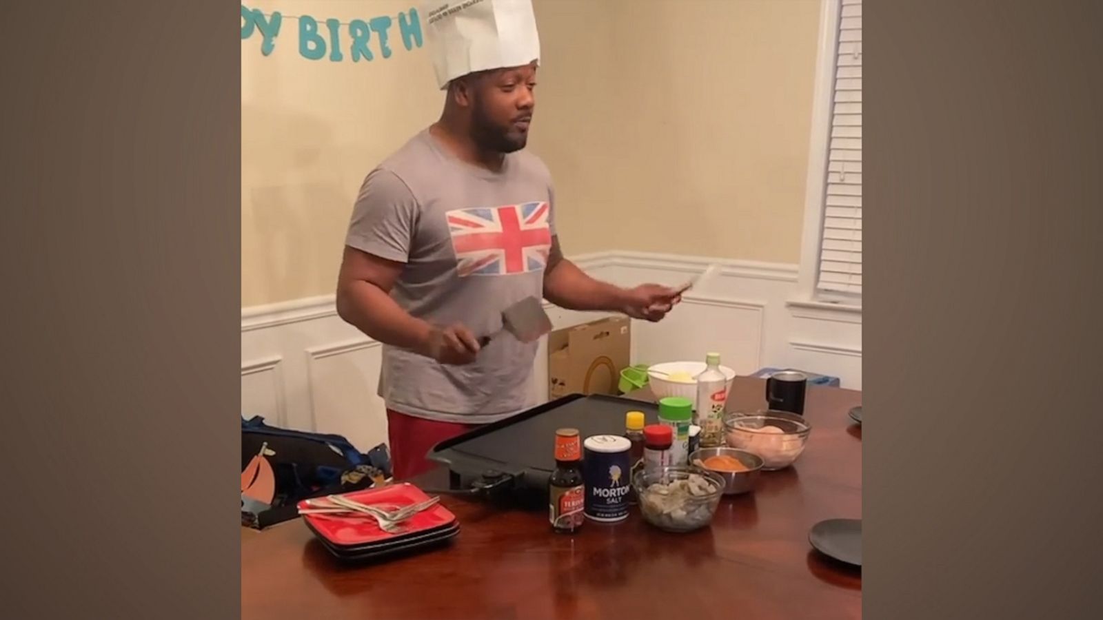 VIDEO: Hilarious dad creates hibachi grill restaurant for his kids at home