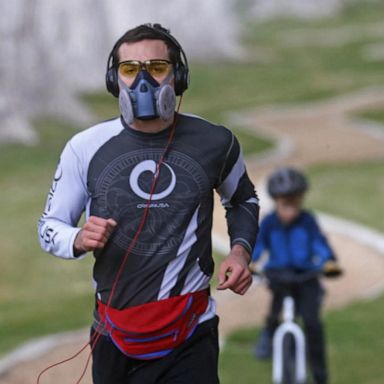 VIDEO: How to exercise outdoors with a face mask