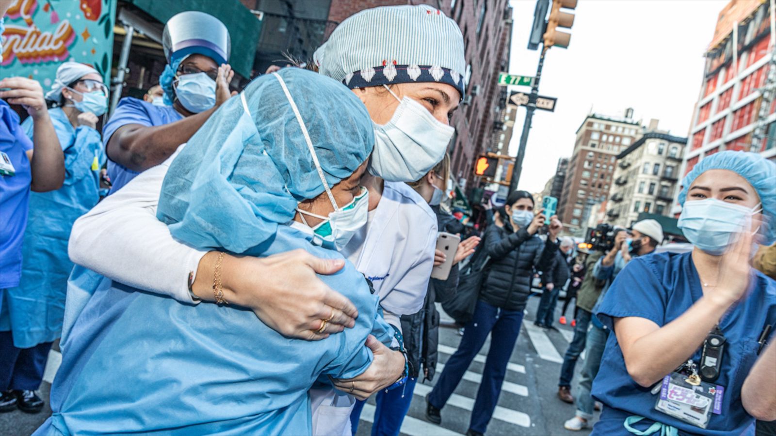 VIDEO: Photographer captures emotional cheers for healthcare heroes in New York City