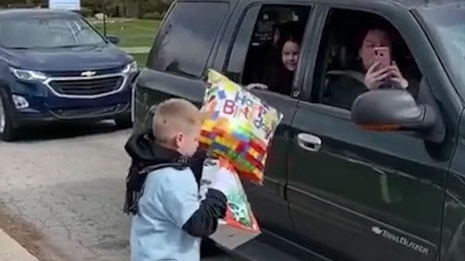 VIDEO: This little boy celebrated his 6th birthday with a caravan of friends and family