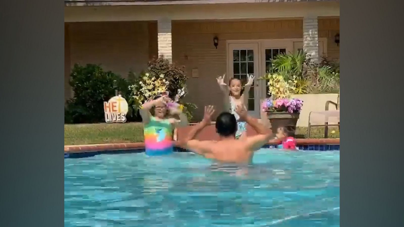 VIDEO: Dad hilariously attempts a TikTok dance in backyard pool with his family