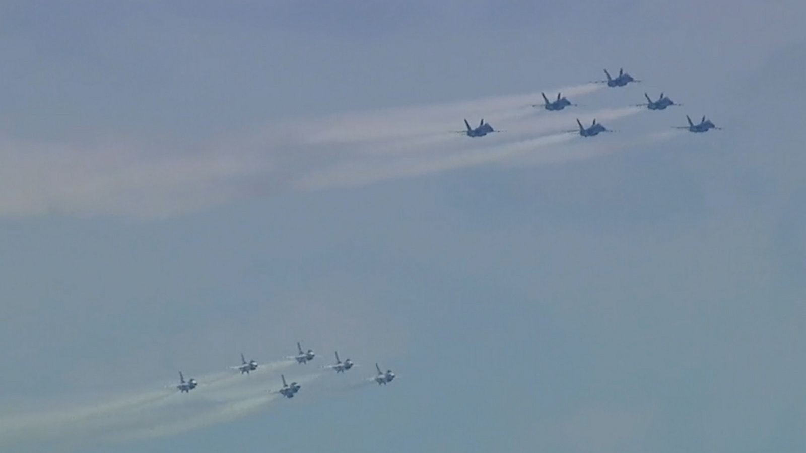 VIDEO: The Blue Angels and Thunderbirds fly over NYC to honor healthcare heroes