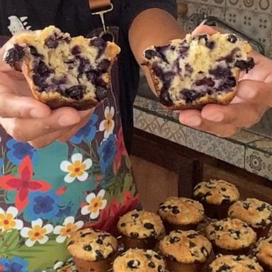 VIDEO: How to make the 'best' blueberry muffins 