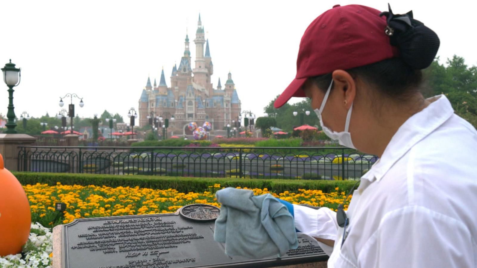 The Stanley Cup Visits Disneyland Park