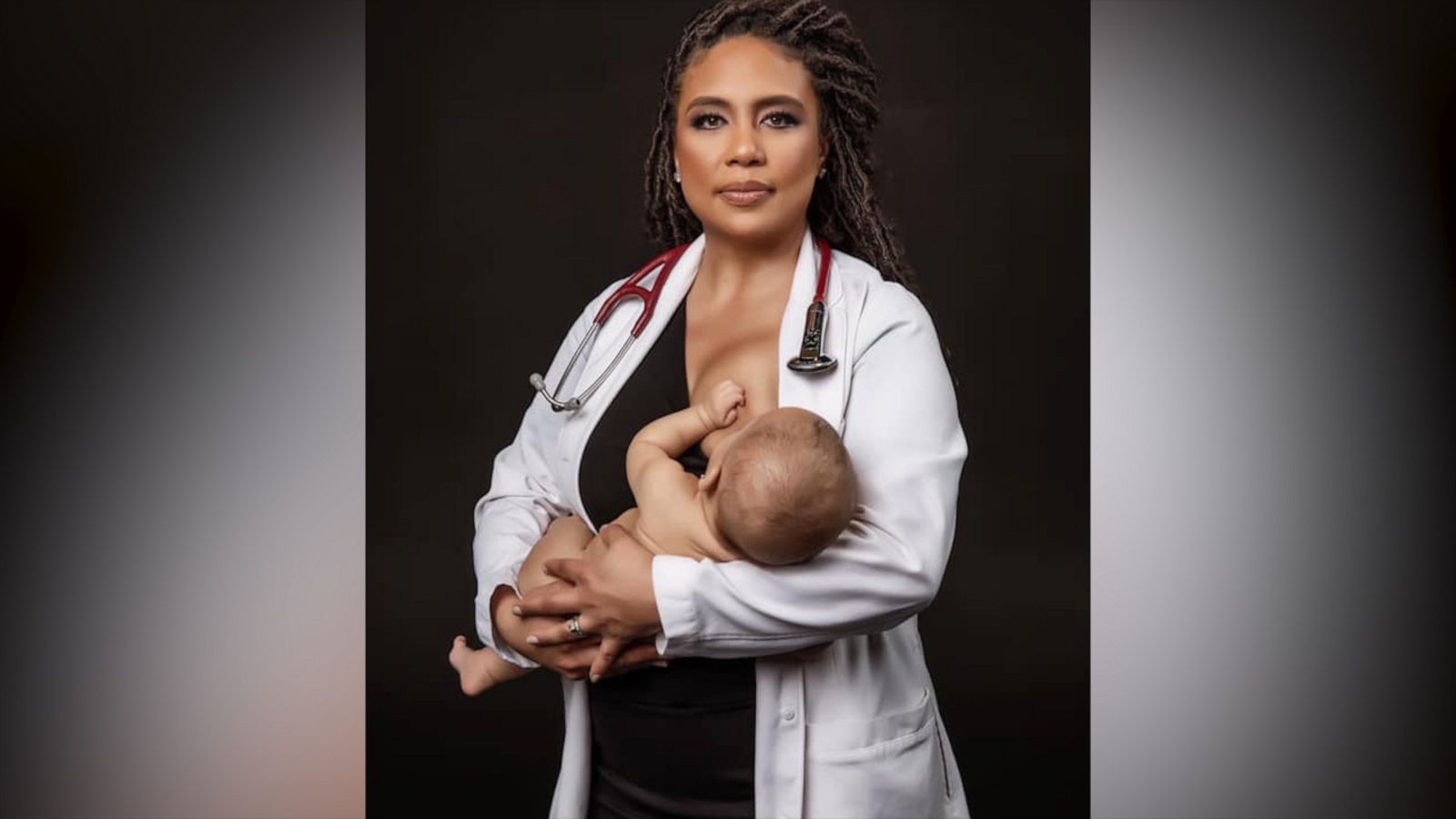 Healthcare worker mom shares powerful breastfeeding photo to help empower others - Good Morning America