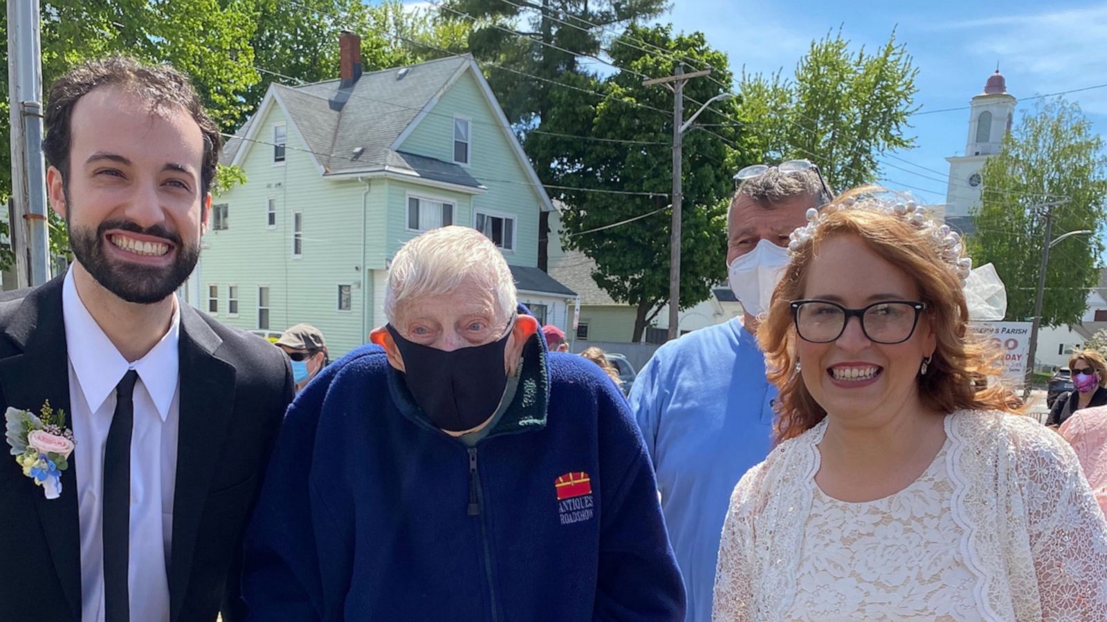 VIDEO: 99-year-old veteran who beat COVID-19 surprises granddaughter on wedding day