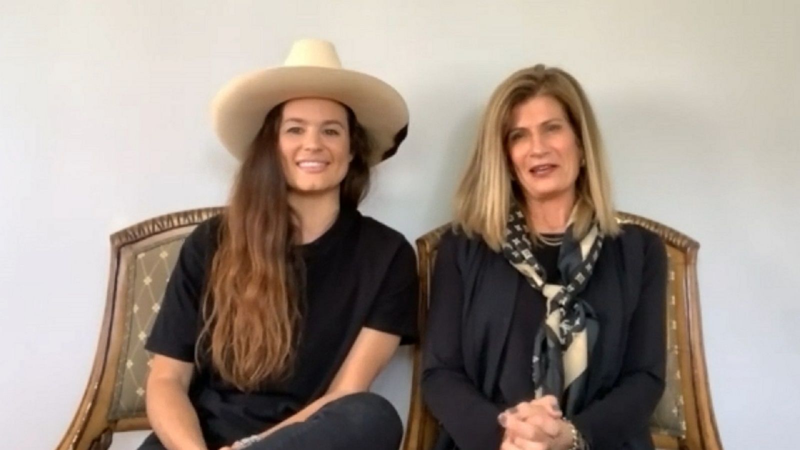 VIDEO: This mother daughter duo are showering flowers on healthcare workers