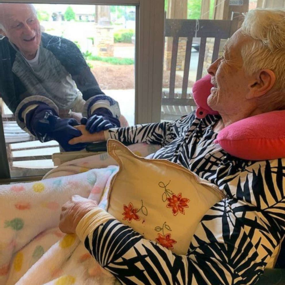 Daughter invents safe-hug window so elderly parents can embrace for 1st time since quarantine picture