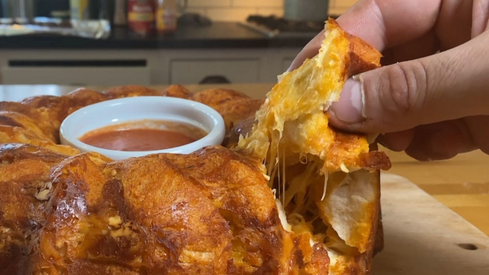 VIDEO: How to make Buffalo chicken pull-apart bread at home