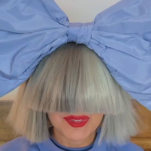 Sia Reveals That She S A Grandmother Abc News