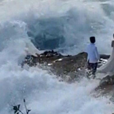 VIDEO: Massive wave hits couple posing for wedding photos