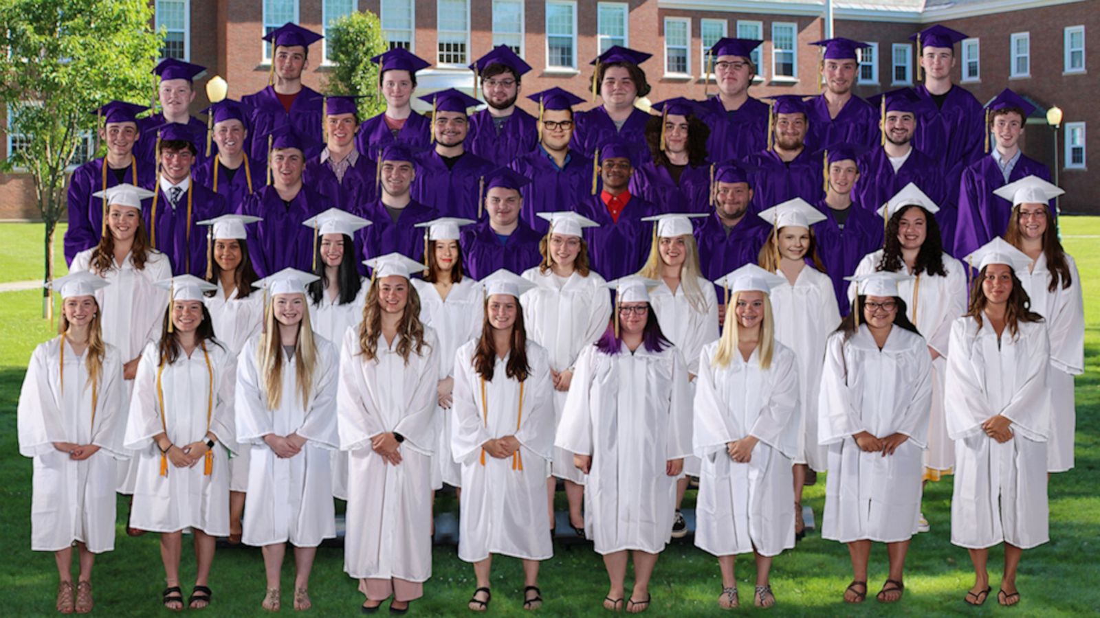 VIDEO: Photographer uses Photoshop to create socially distant class photo for 2020 graduates