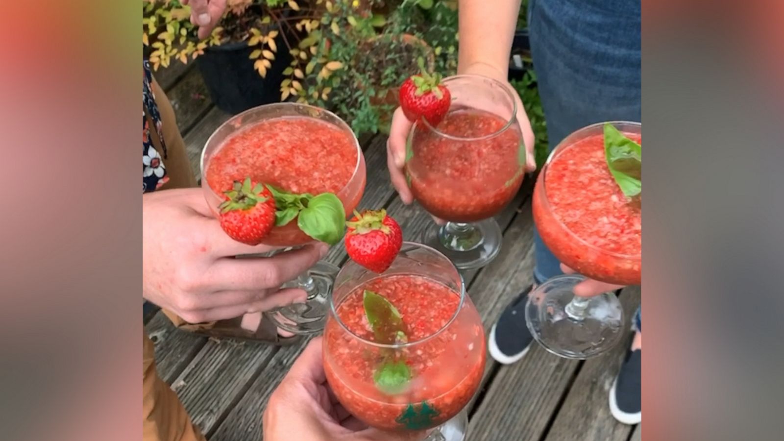 VIDEO: Turn a bottle of rosé into an ice-cold boozy ‘Strawberry Frozé’ at home