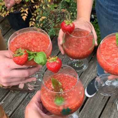 VIDEO: Turn a bottle of rosé into an ice-cold boozy ‘Strawberry Frozé’ at home