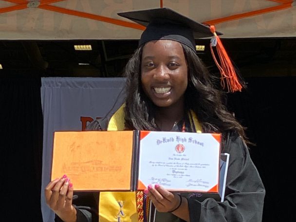 1st Black female valedictorian in school's 159-year history follows in  grandma's footsteps - Good Morning America