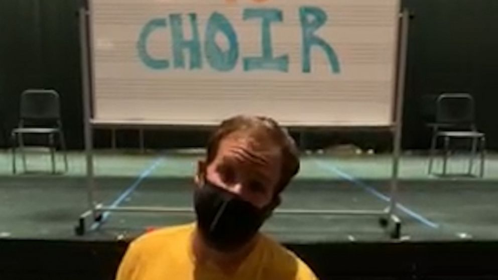 Choir teacher welcomes students back with a 'Hamilton'-inspired song | GMA