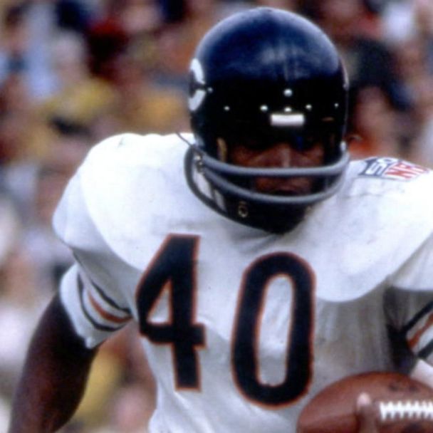 Gale Sayers Dies; Elusive Hall of Fame Running Back Was 77 - The New York  Times