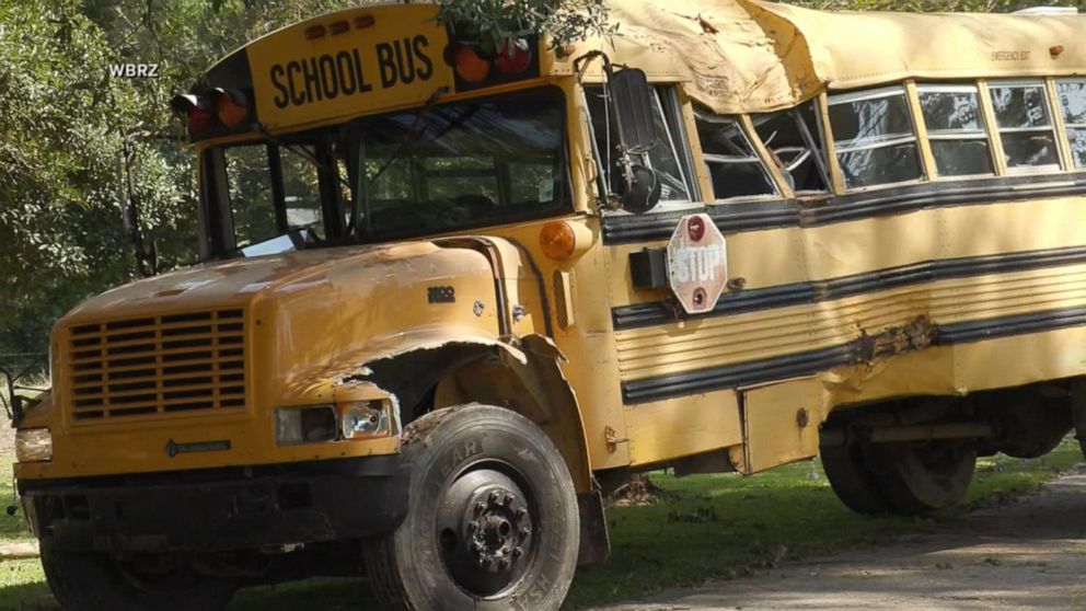 Video 11-year-old takes police on high speed chase in stolen school bus ...