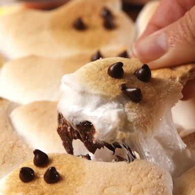 VIDEO: Chocolatey-ghost smores dip will wow your kids this Halloween