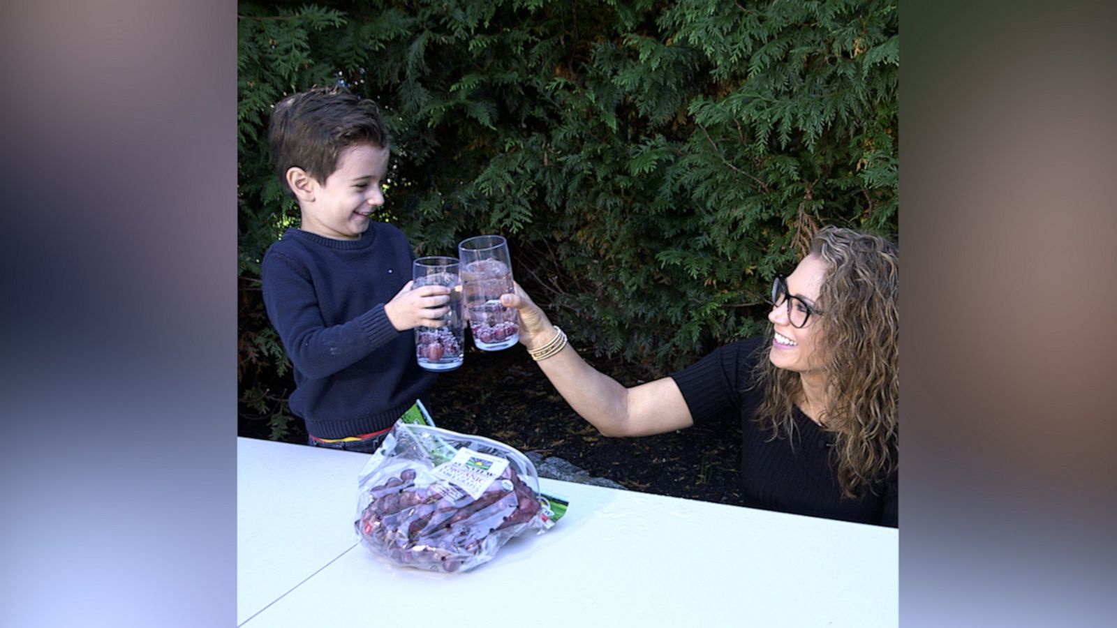 VIDEO: Ginger Zee makes ‘Dancing Grapes,’ the perfect edible science experiment