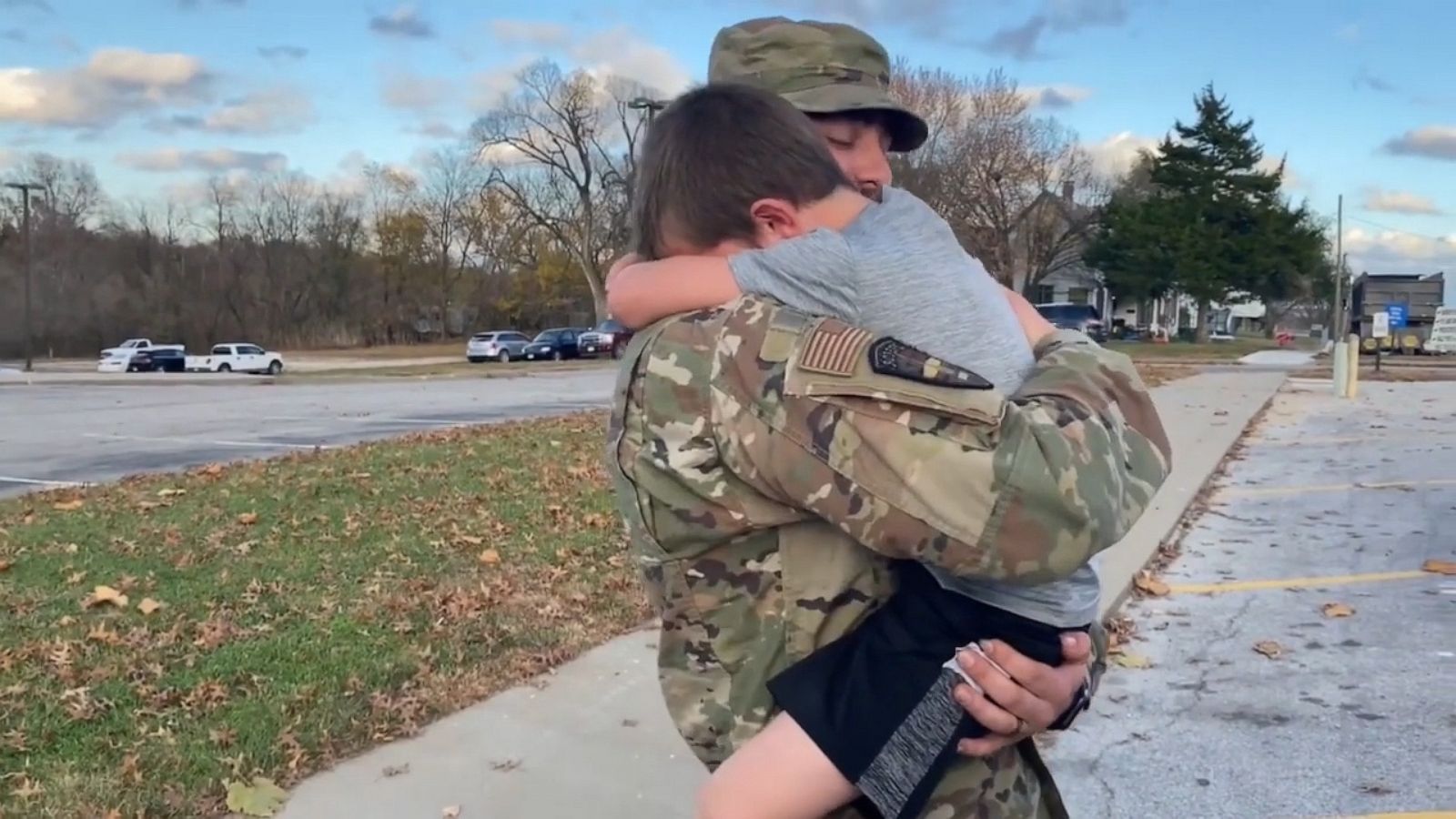 VIDEO: This deputy surprised his son in the best way when he returned from Afghanistan