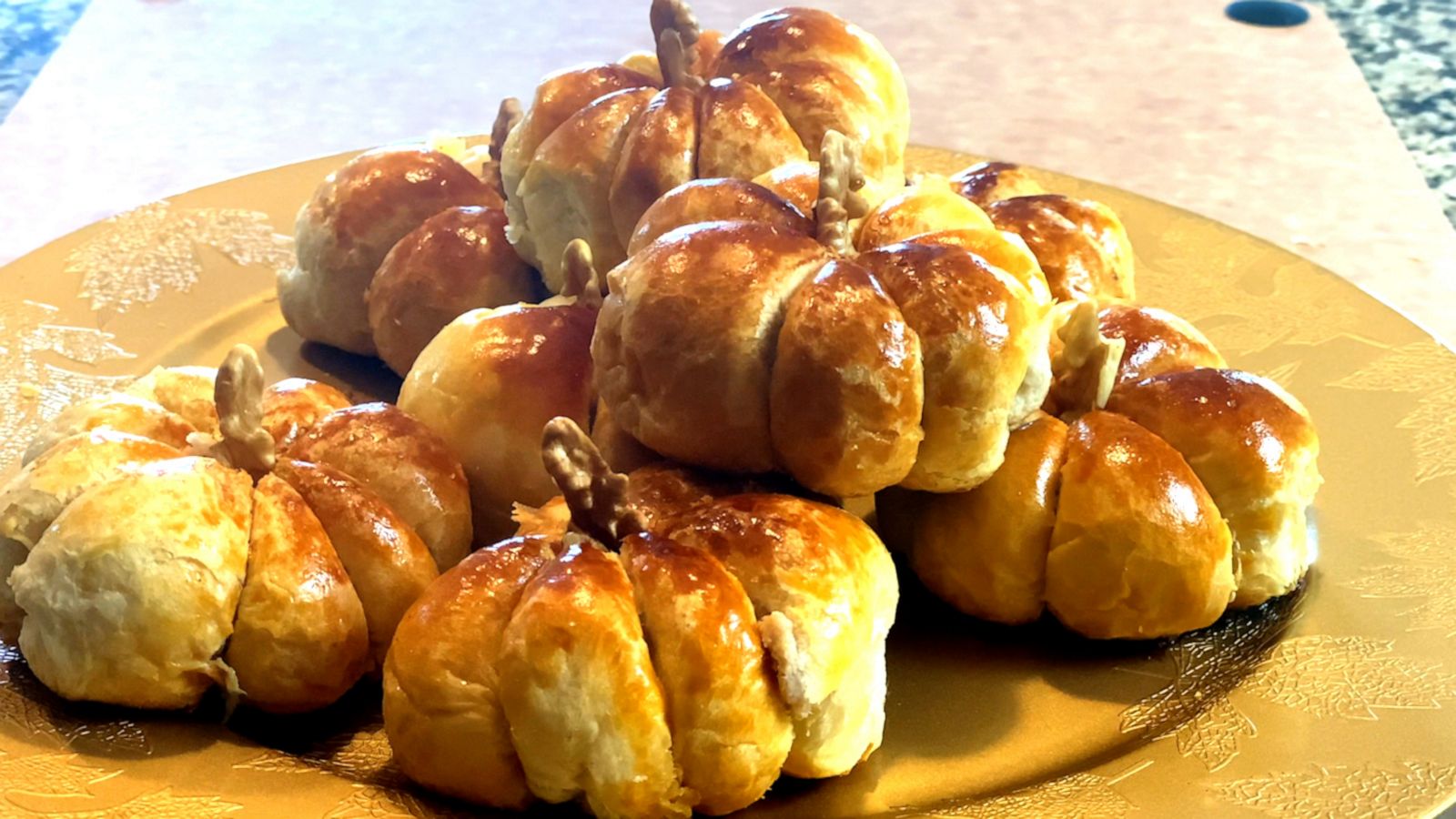 VIDEO: These ‘Pumpkin-shaped Cream Cheese Danishes’ are the perfect easy Thanksgiving dish