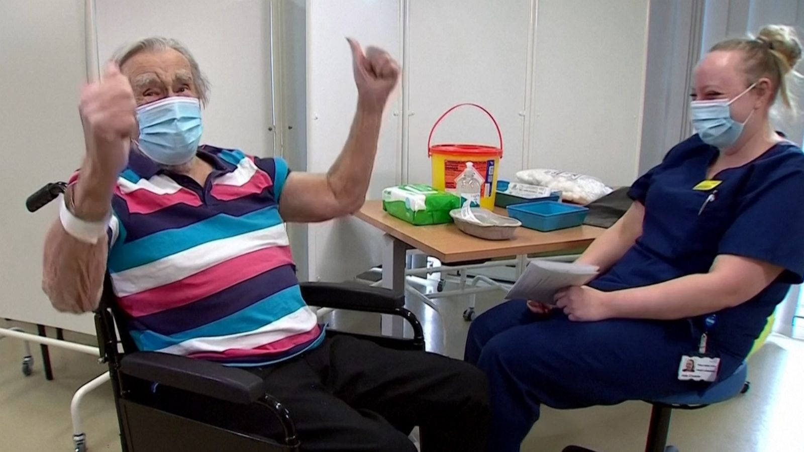 PHOTO: VIDEO: 98-year-old man cheers as he receives the first covid-19 vaccine in his town