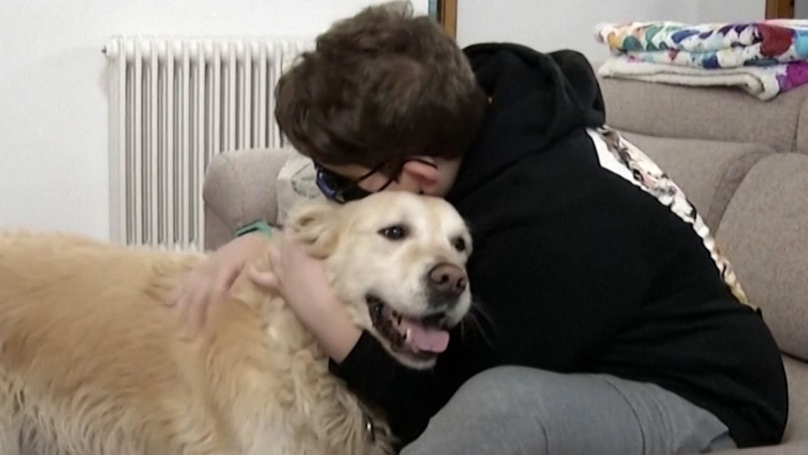 VIDEO: Therapy dogs comfort special needs students during COVID-19