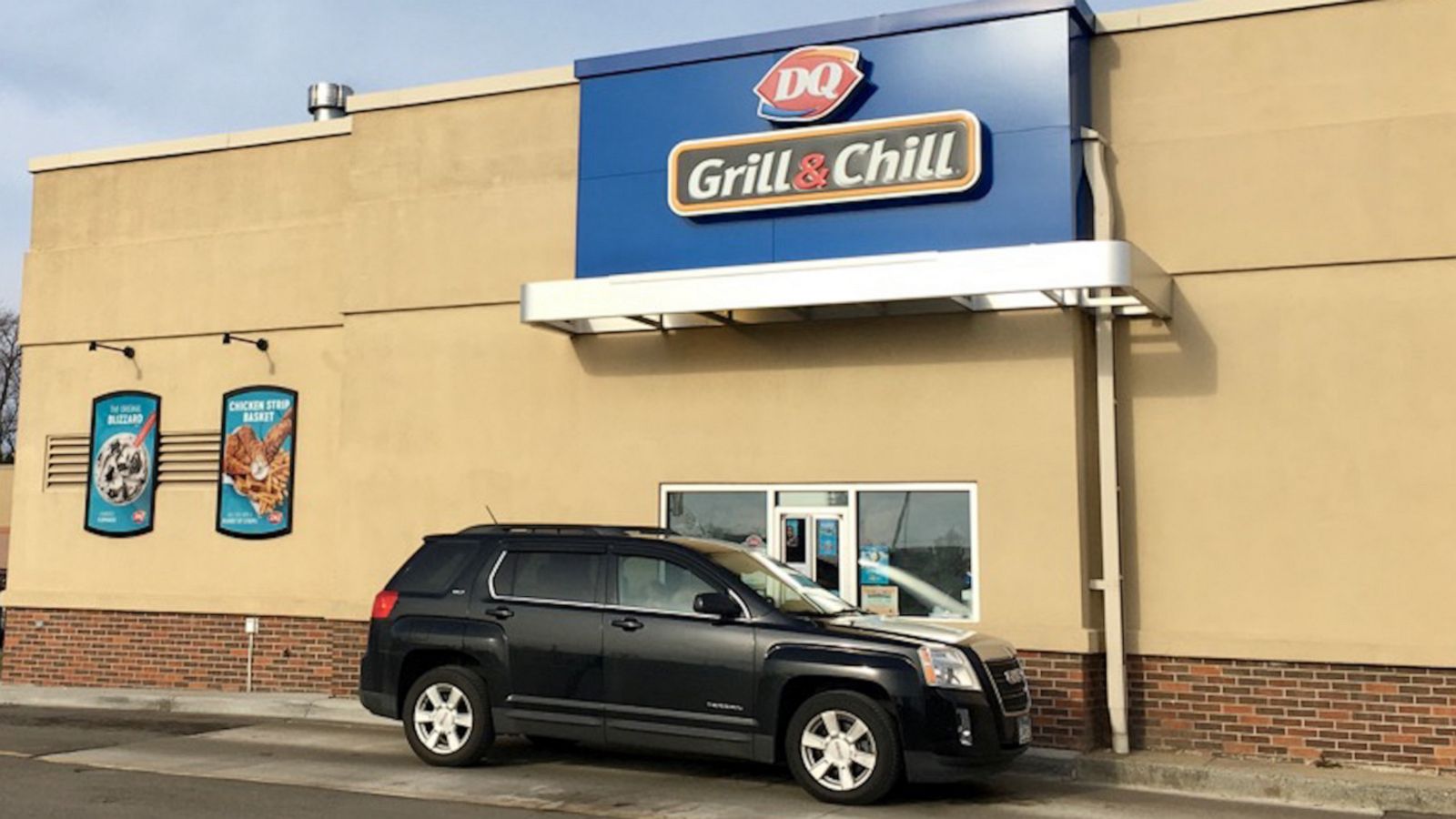 VIDEO: Over 900 cars pay-it-forward at Dairy Queen drive-thru