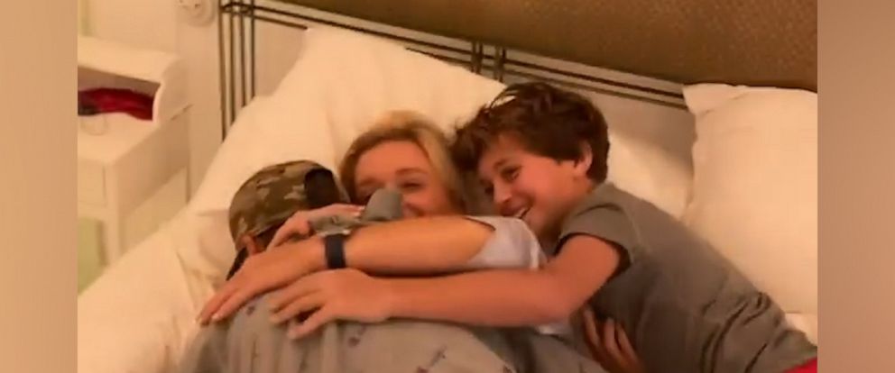 Video Luke Bryan wakes up his wife Caroline for her birthday with an epic dance party - ABC News